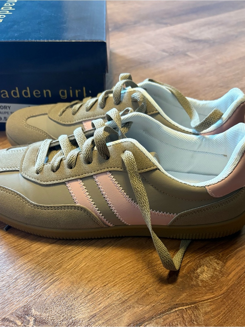 Women’s Madden Girl Size 9.5 Taupe/Light Pink Shoes - Picture 3 of 12